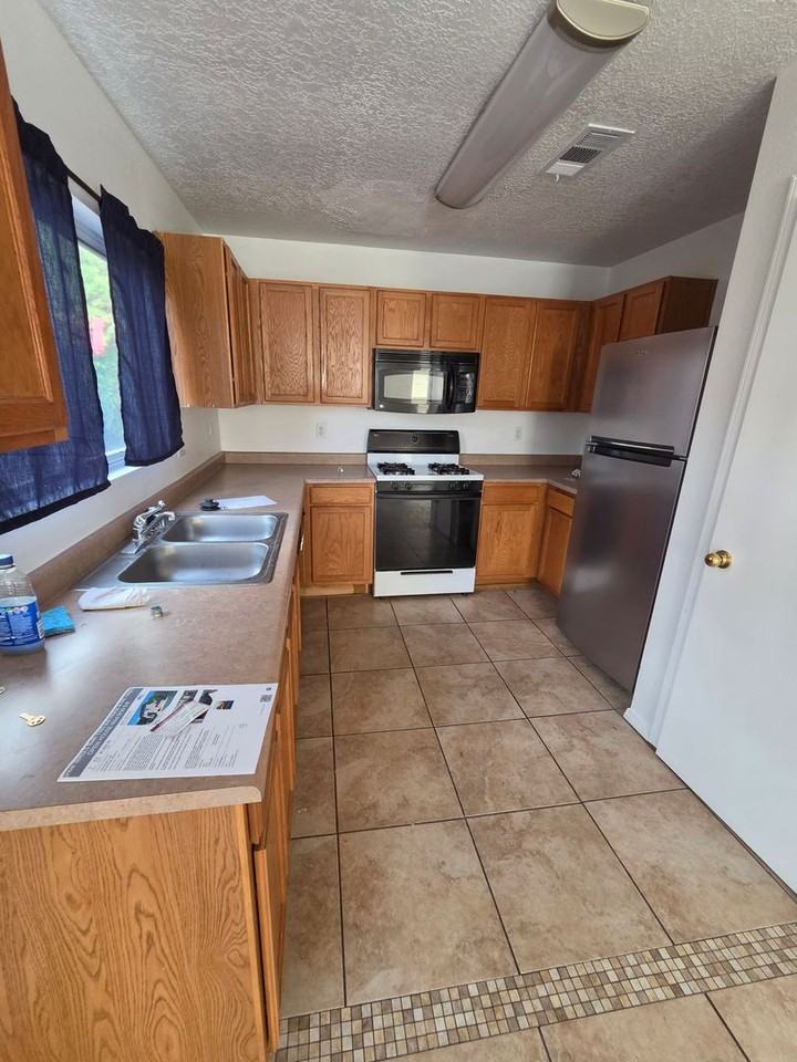 3258 Moab Ln Ne - Photo 3 of 14