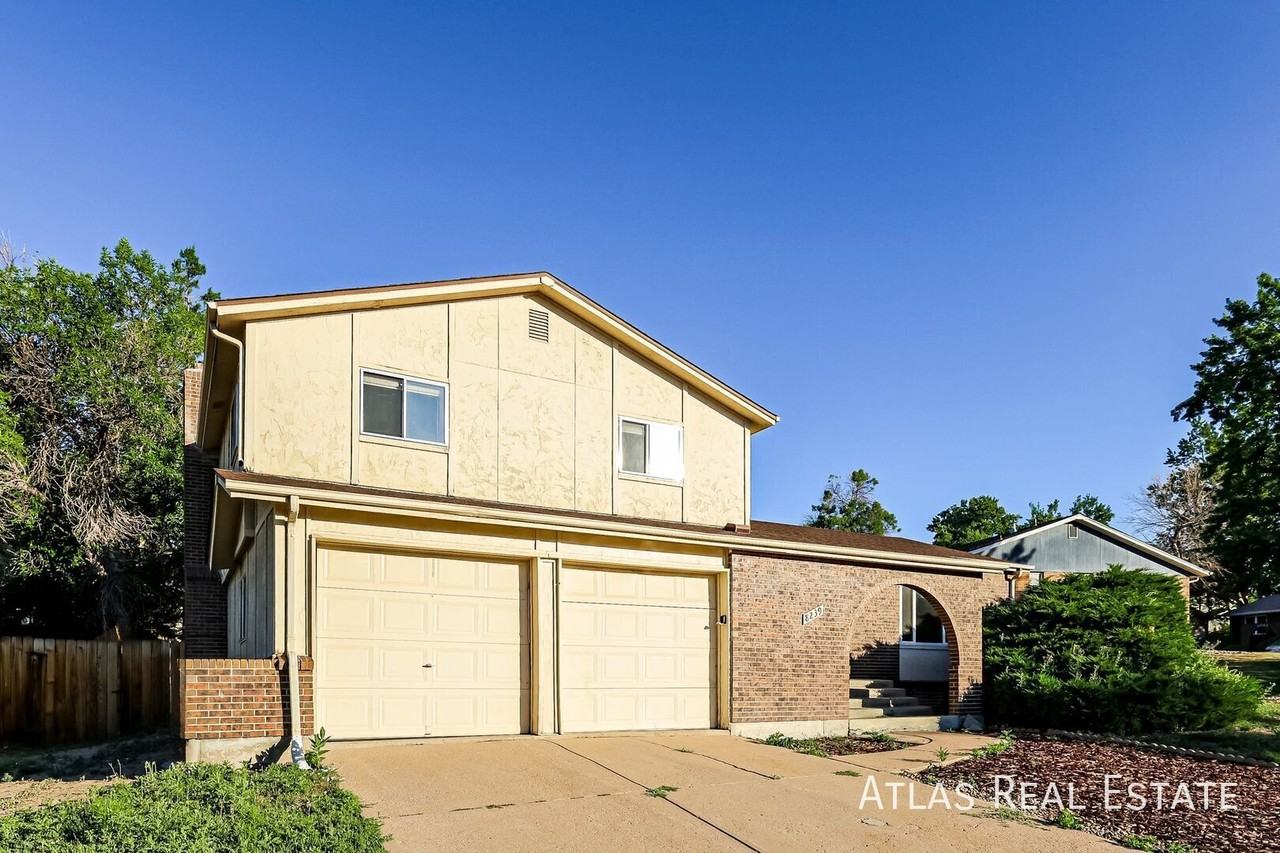 8239 Quay Dr - Photo 2 of 45