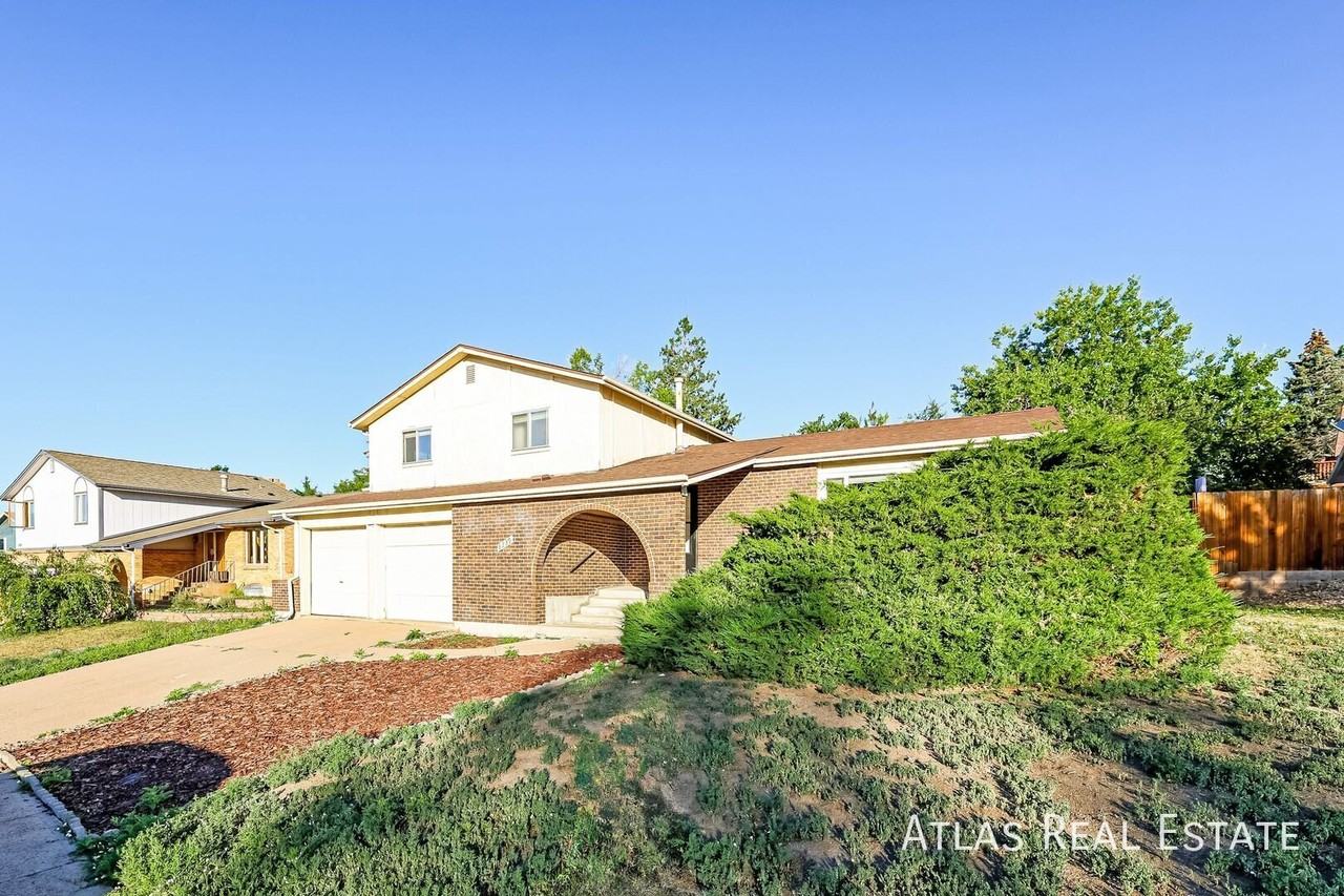 8239 Quay Dr - Photo 3 of 45