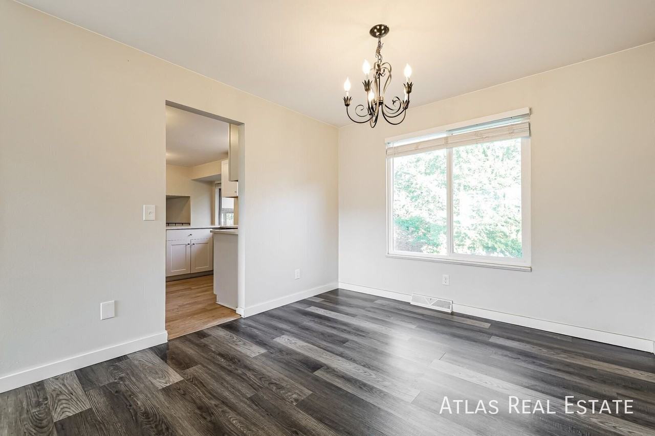 8239 Quay Dr - Photo 5 of 45