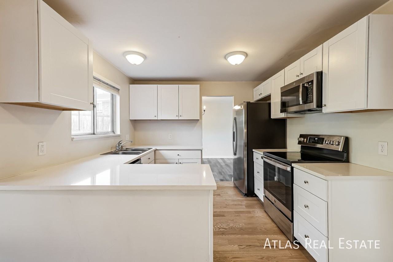 8239 Quay Dr - Photo 7 of 45