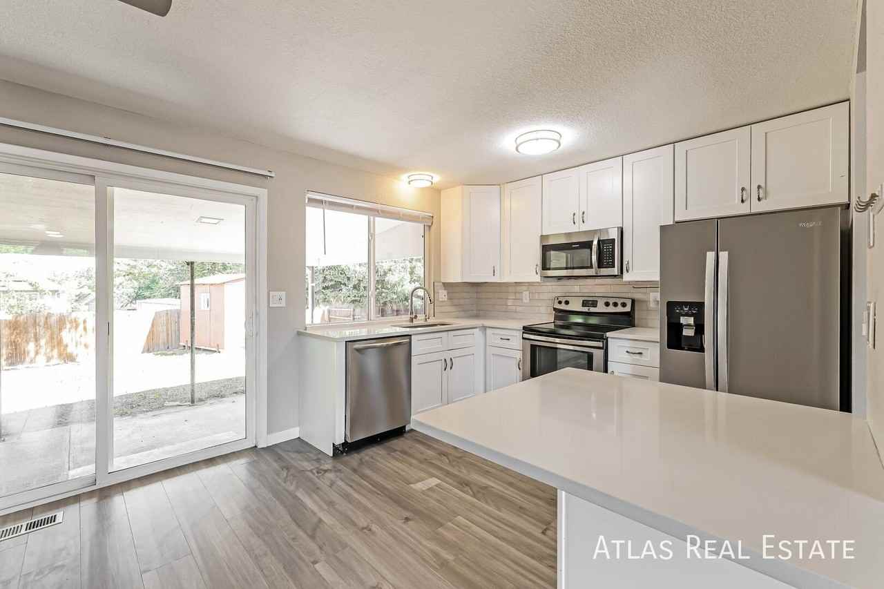 16307 E Brunswick Pl - Photo 2 of 33