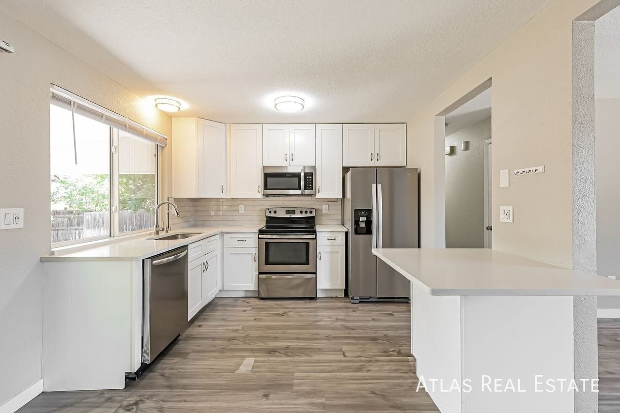 16307 E Brunswick Pl - Photo 4 of 33