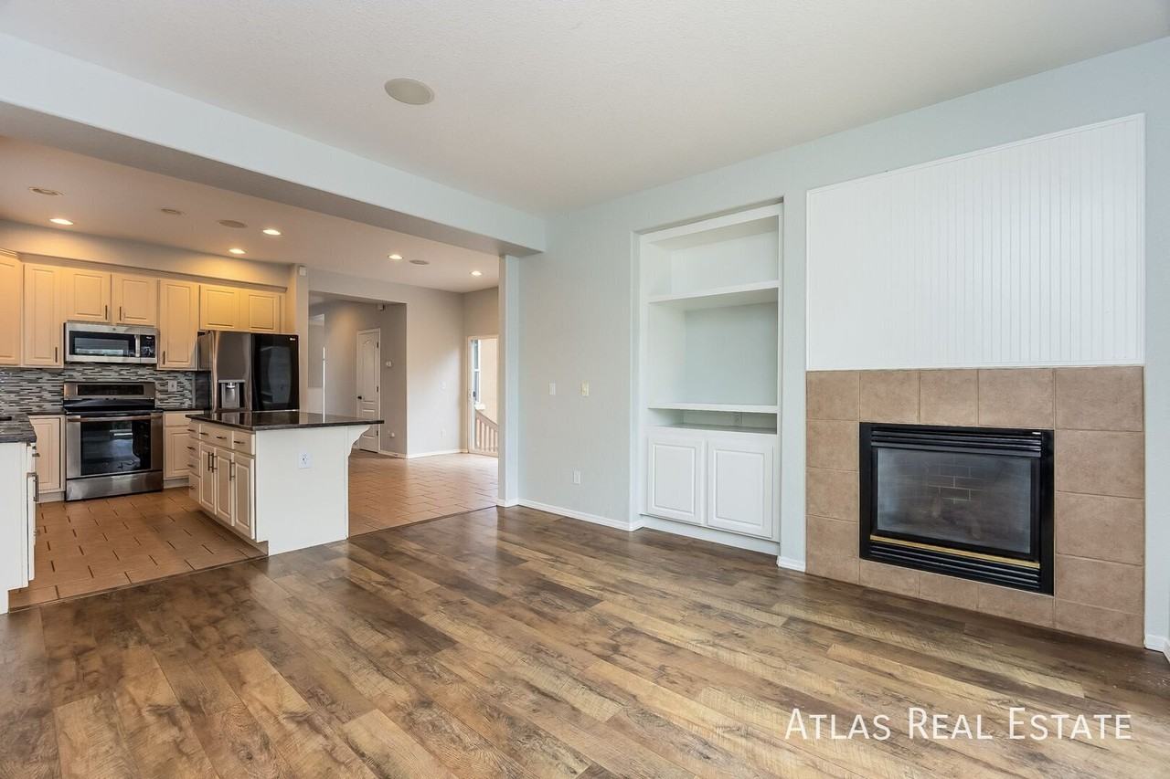 12215 Point Reyes Dr - Photo 4 of 34