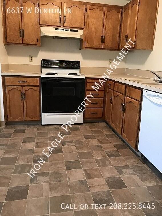 6637 W Denton Ln - Photo 2 of 11