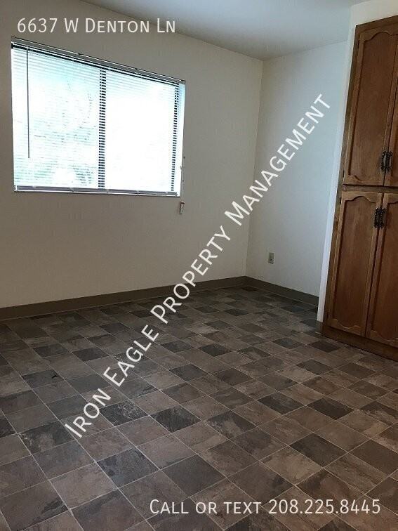 6637 W Denton Ln - Photo 4 of 11