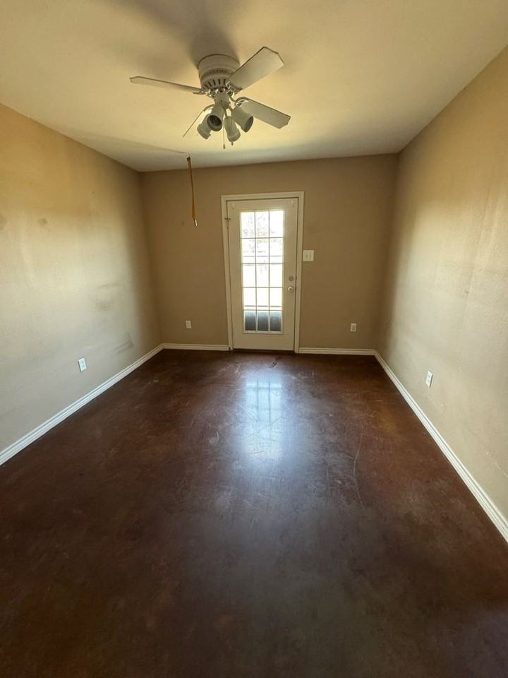 5580 Sycamore St - Photo 3 of 8