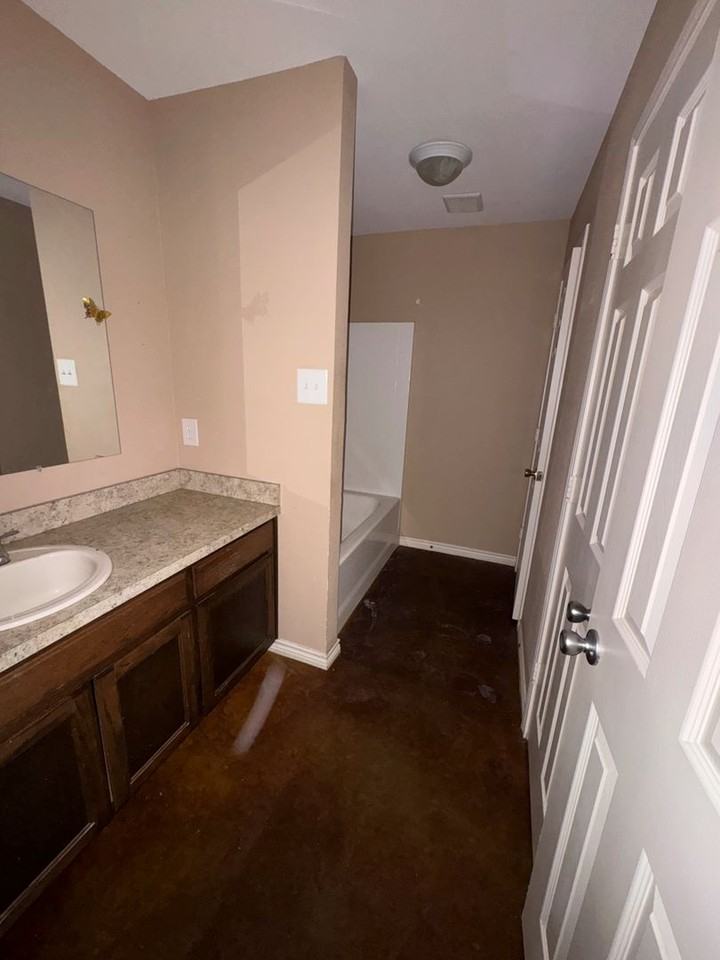 5580 Sycamore St - Photo 5 of 8