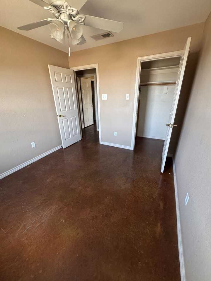 5580 Sycamore St - Photo 7 of 8
