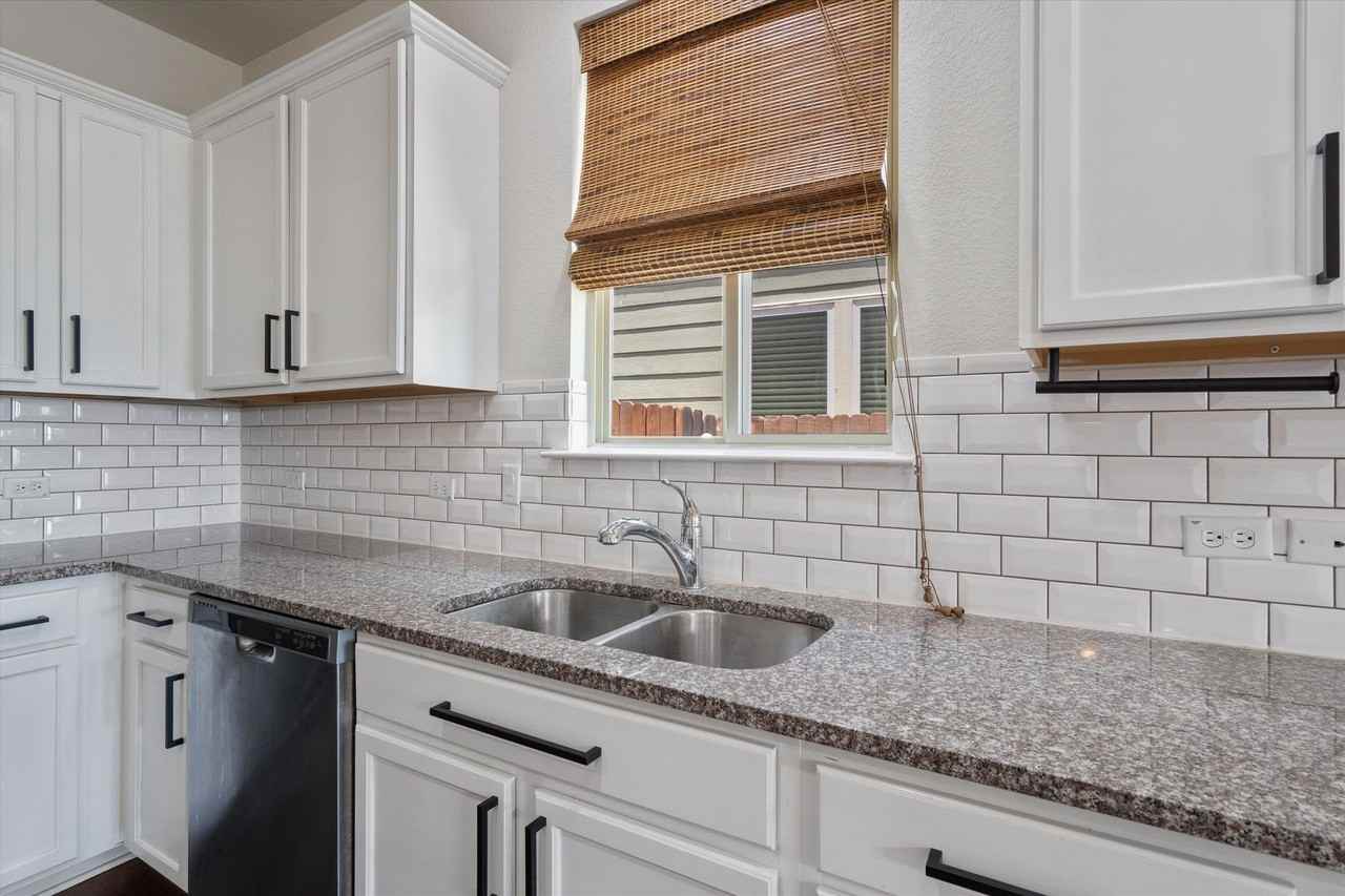 153 Carlina Loop - Photo 5 of 24