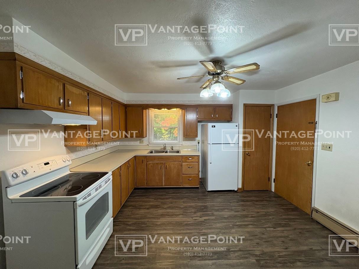 781 Thompson St #3 - Photo 4 of 20