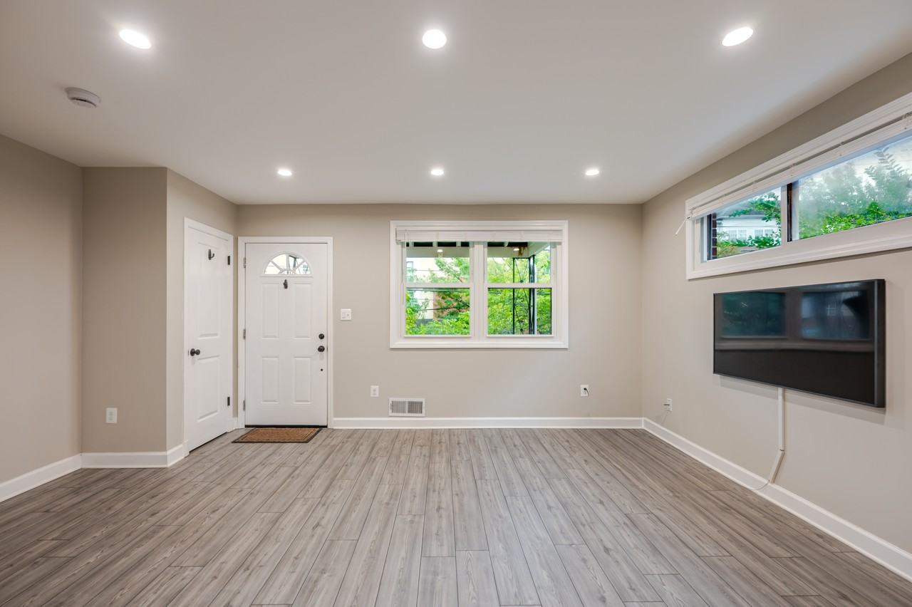 4712 Central Ave Ne - Photo 4 of 43