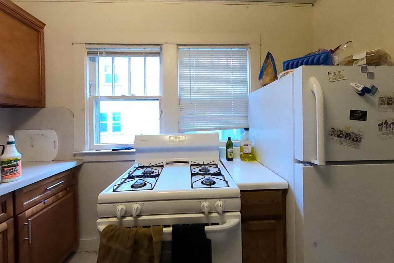 922 Dewey Ave - Photo 4 of 6