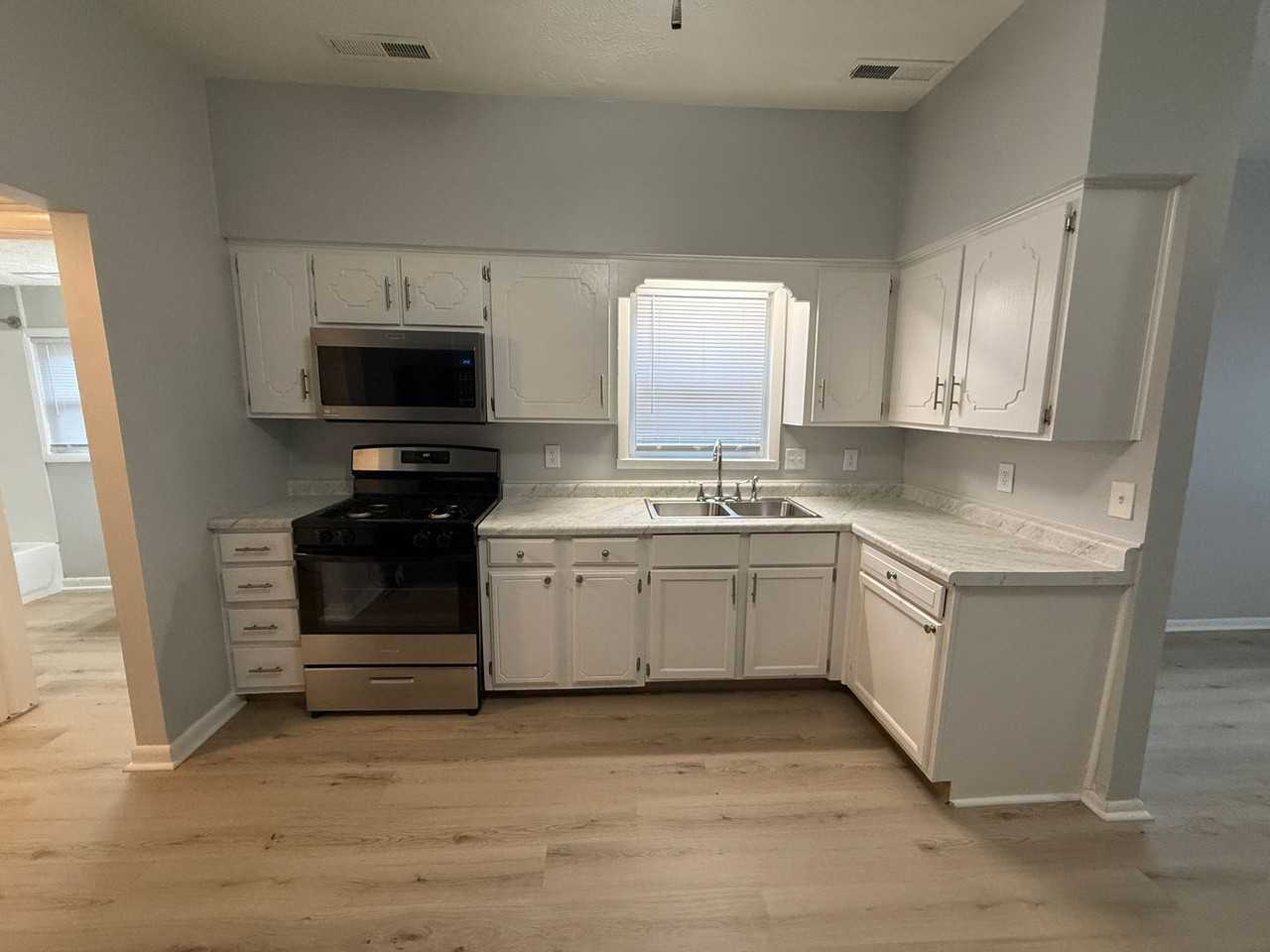 1316 Avenue H - Photo 4 of 10