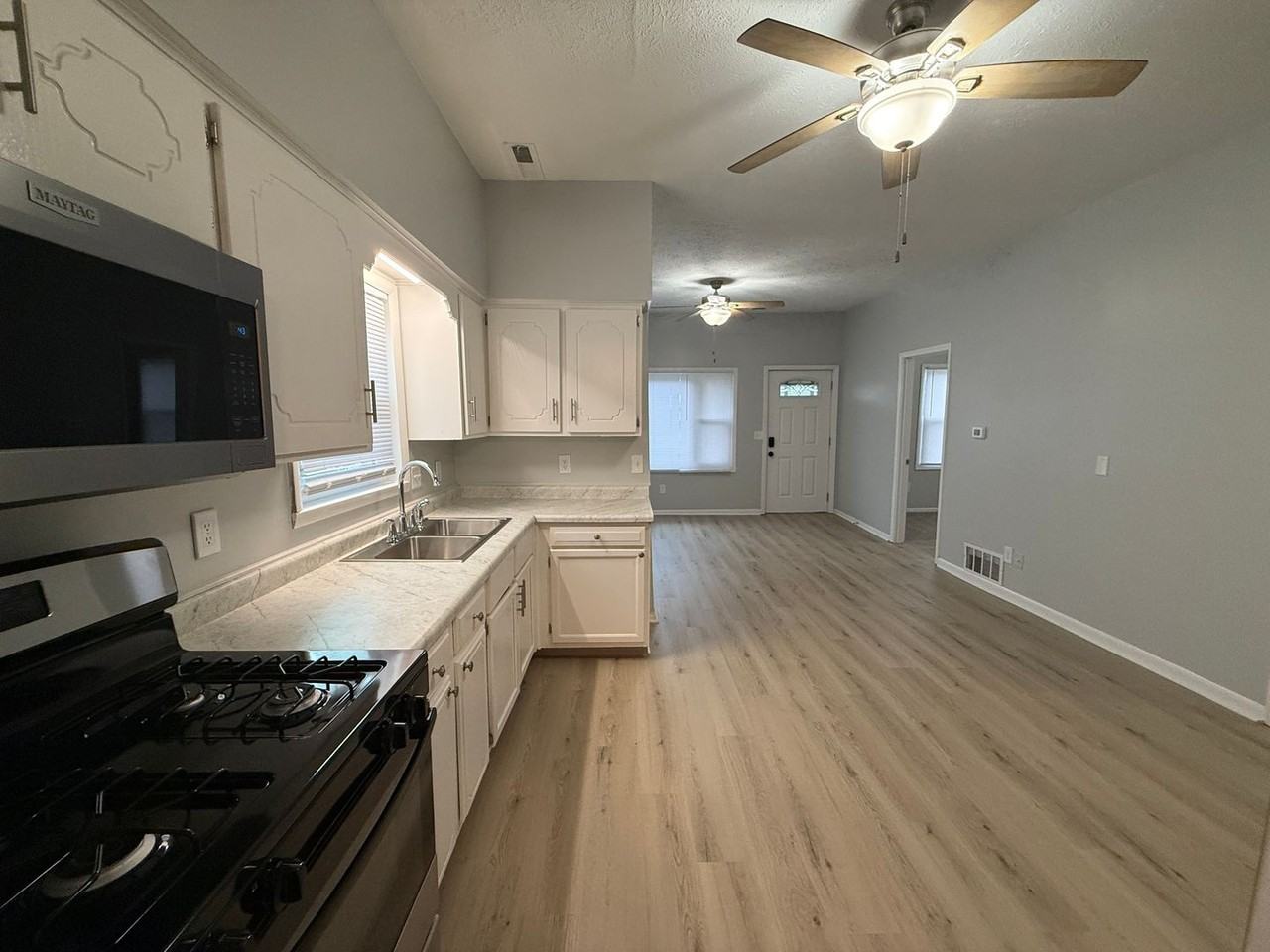 1316 Avenue H - Photo 6 of 10