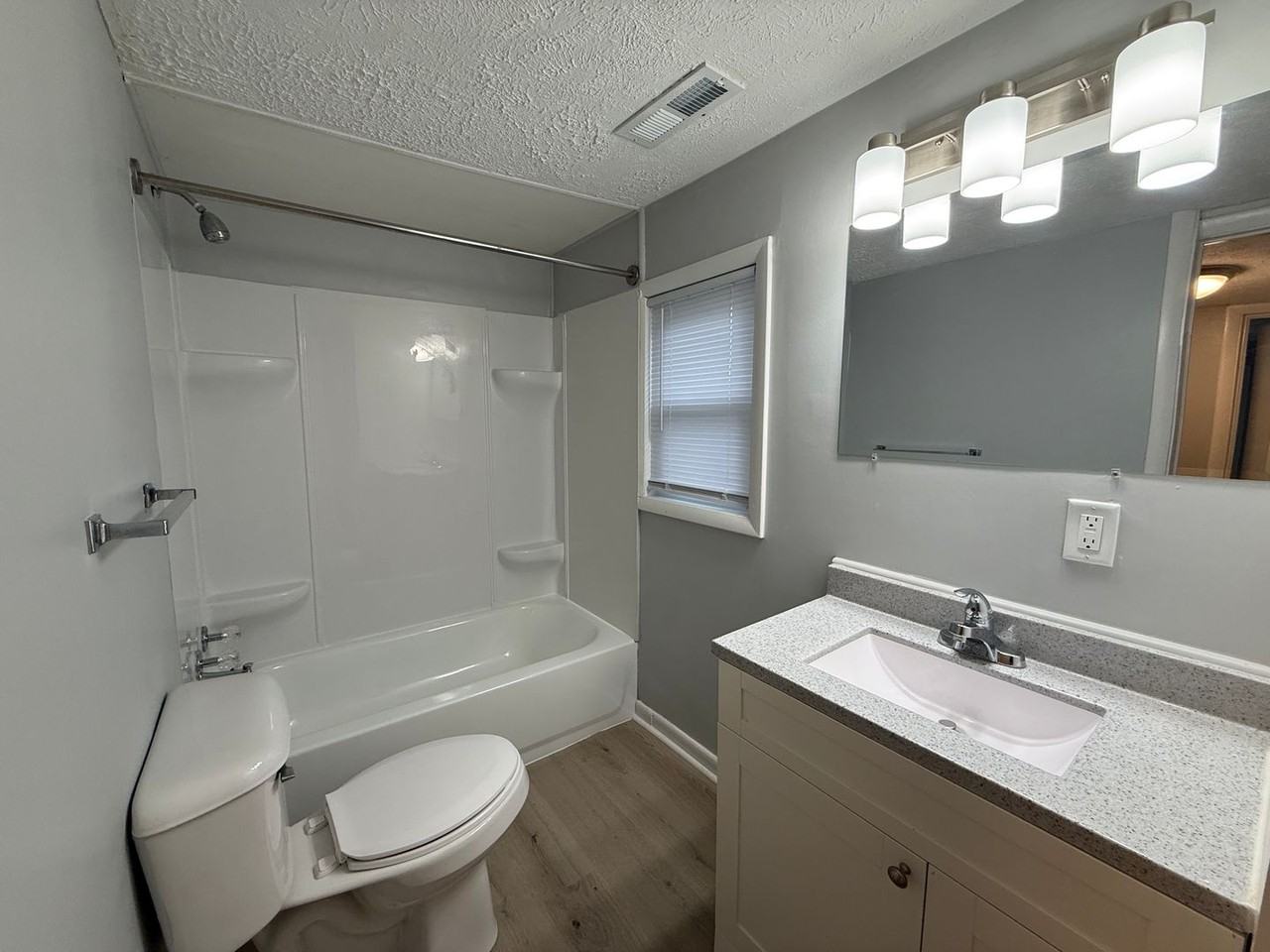 1316 Avenue H - Photo 7 of 10
