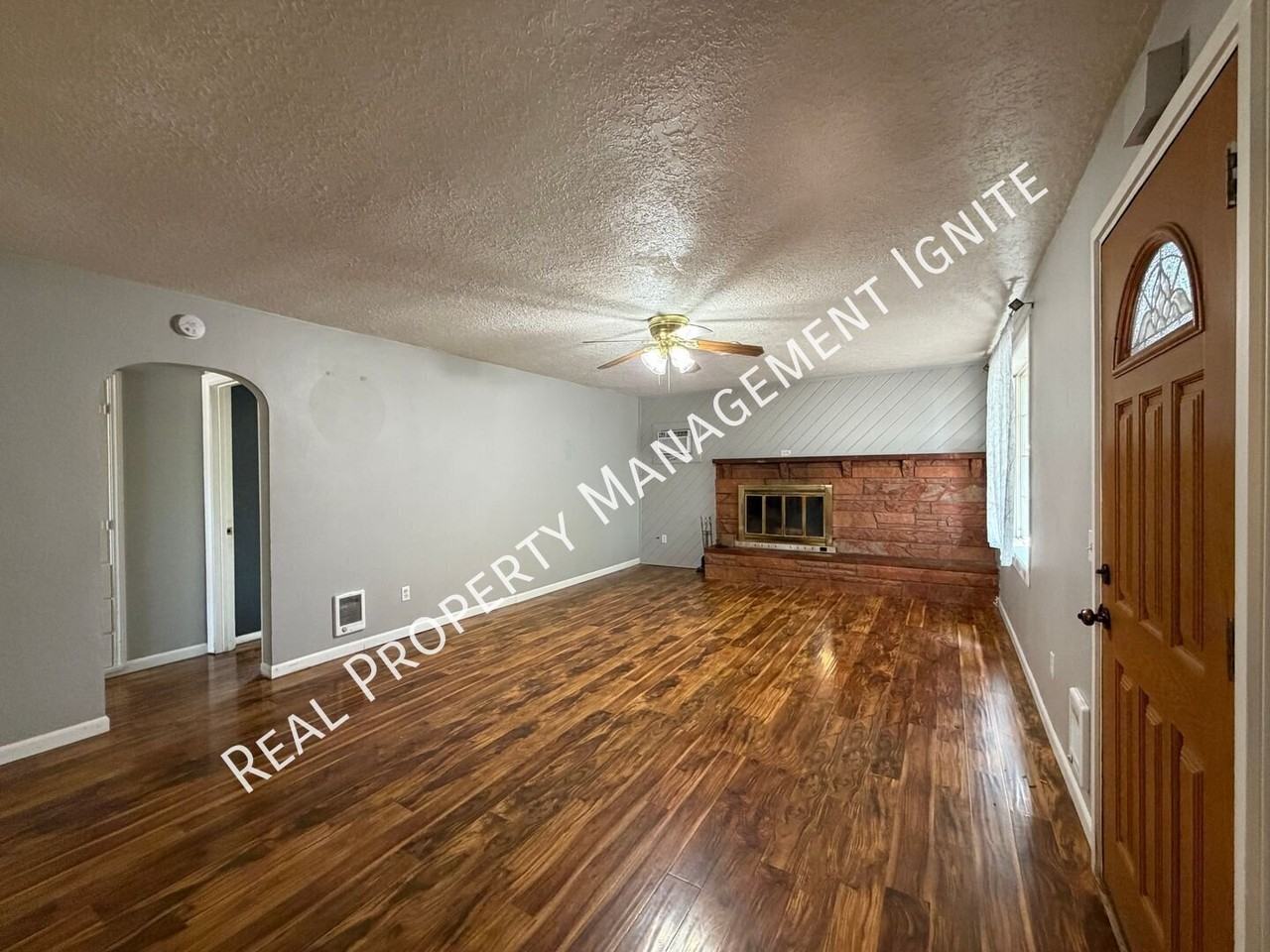 248 Nw 3rd St - Photo 3 of 14