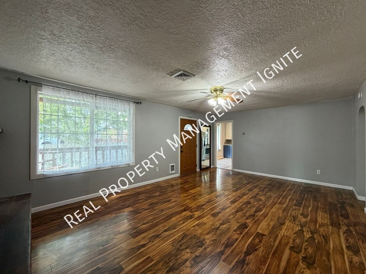 248 Nw 3rd St - Photo 4 of 14