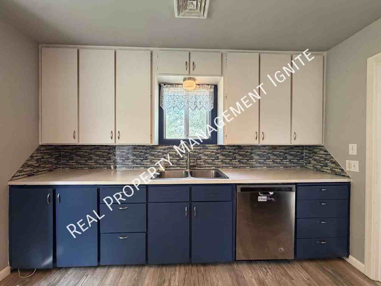 248 Nw 3rd St - Photo 6 of 14