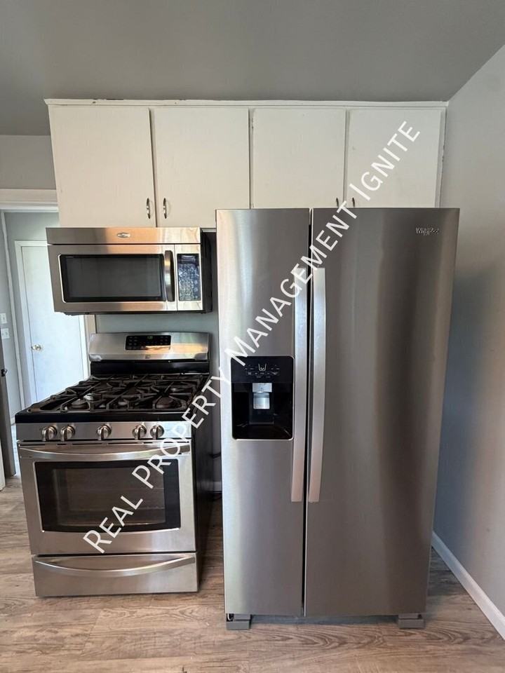 248 Nw 3rd St - Photo 7 of 14