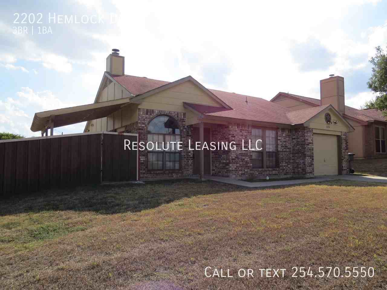 2202 Hemlock Dr - Photo 2 of 23