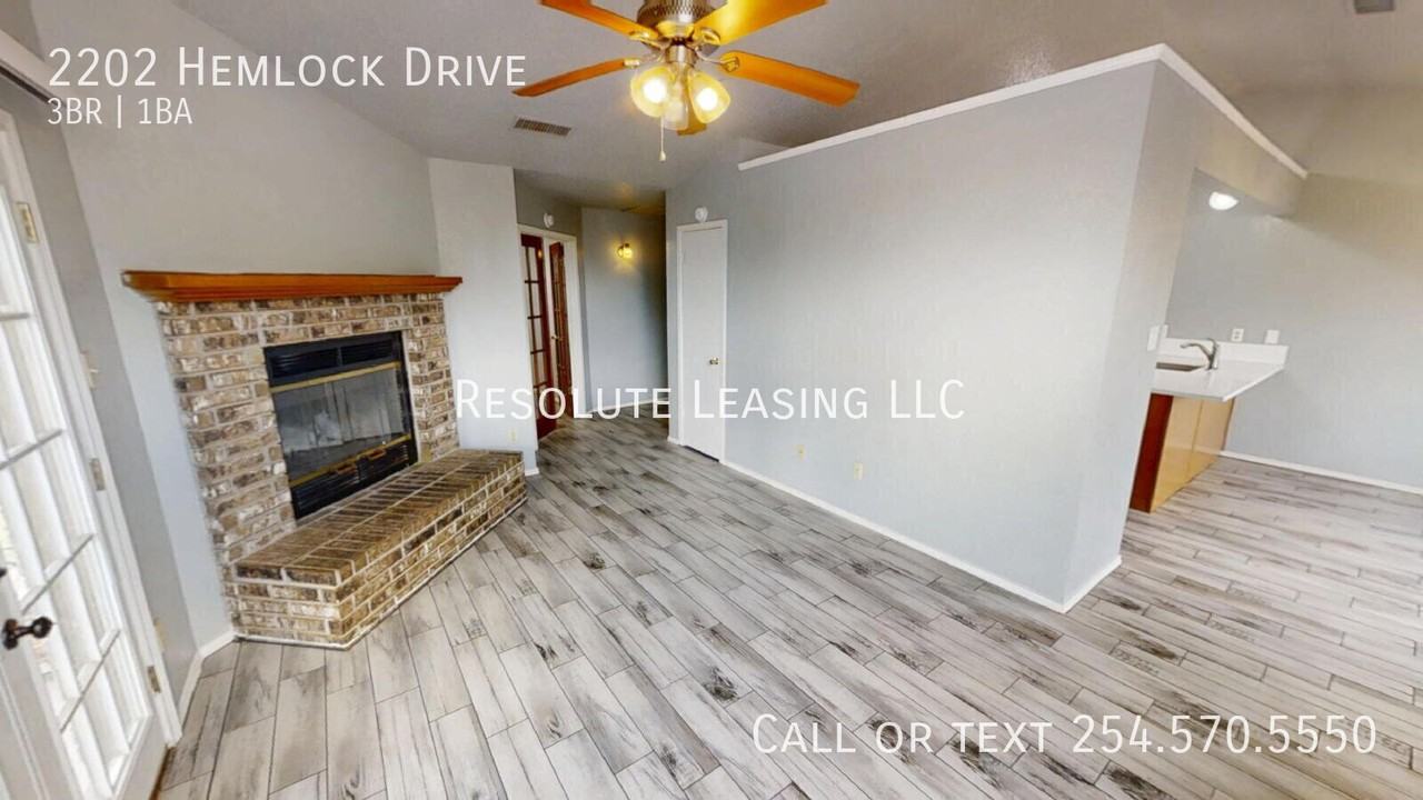 2202 Hemlock Dr - Photo 5 of 23
