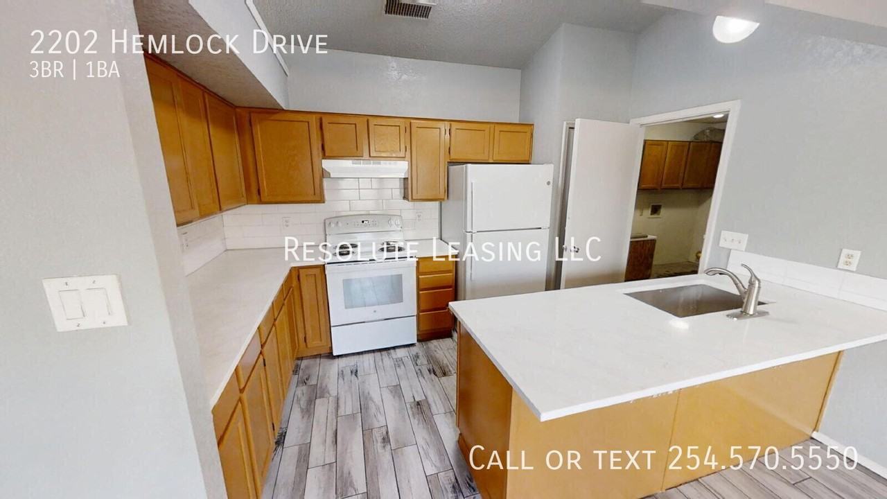 2202 Hemlock Dr - Photo 6 of 23