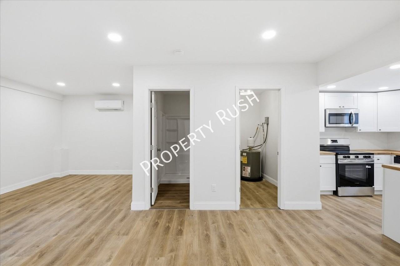 127 Summitt St #B - Photo 2 of 5