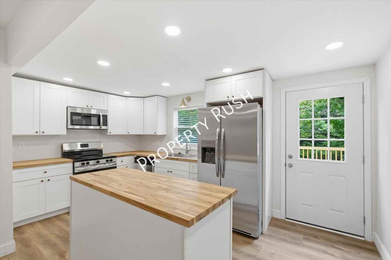 127 Summitt St #B - Photo 3 of 5