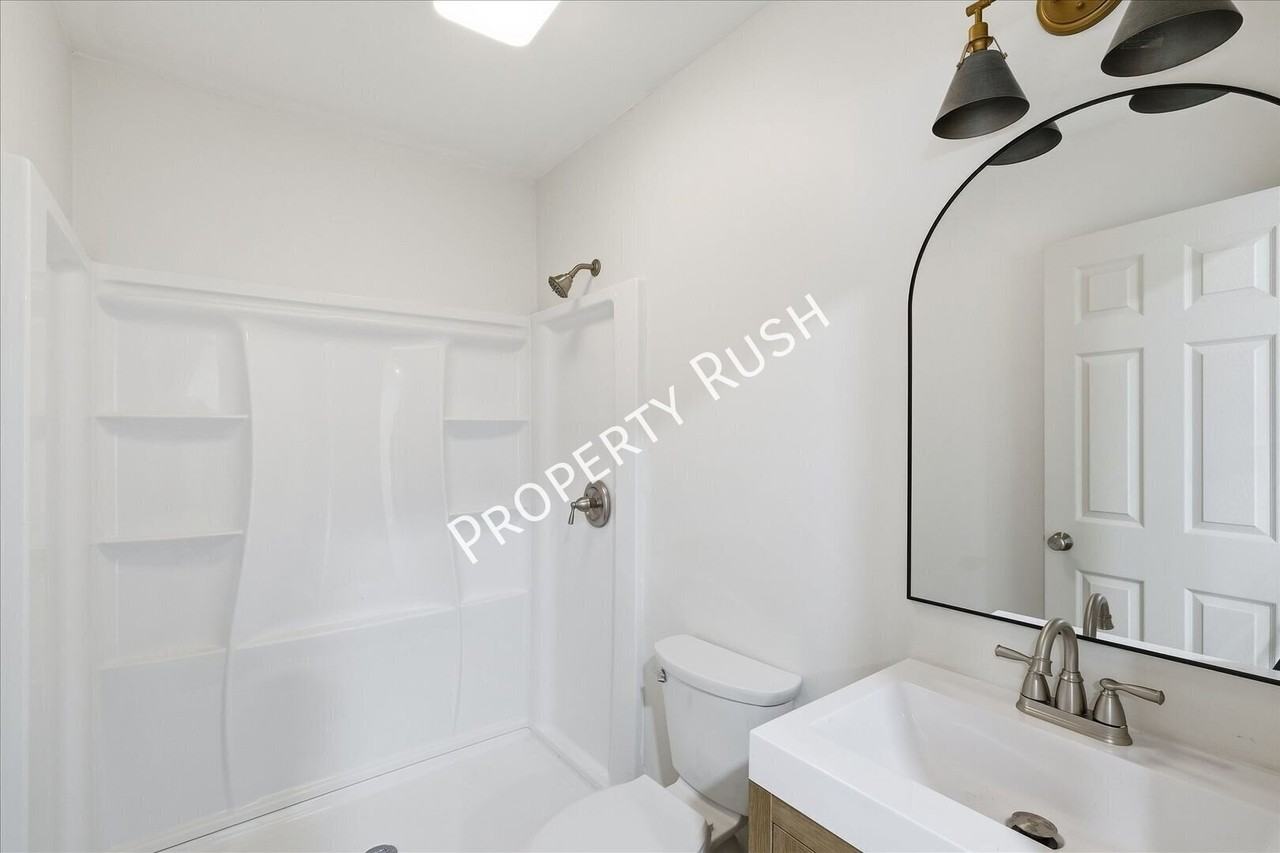 127 Summitt St #B - Photo 4 of 5