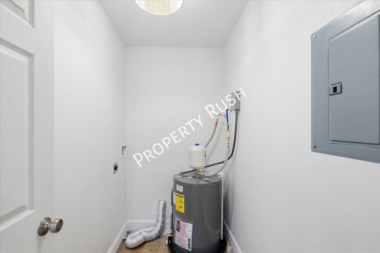 127 Summitt St #B - Photo 5 of 5