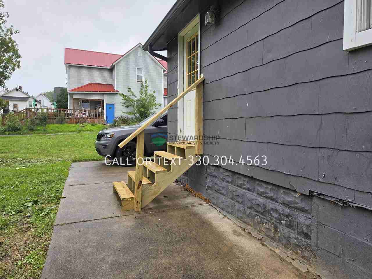 1036 Oak Ave - Photo 5 of 41