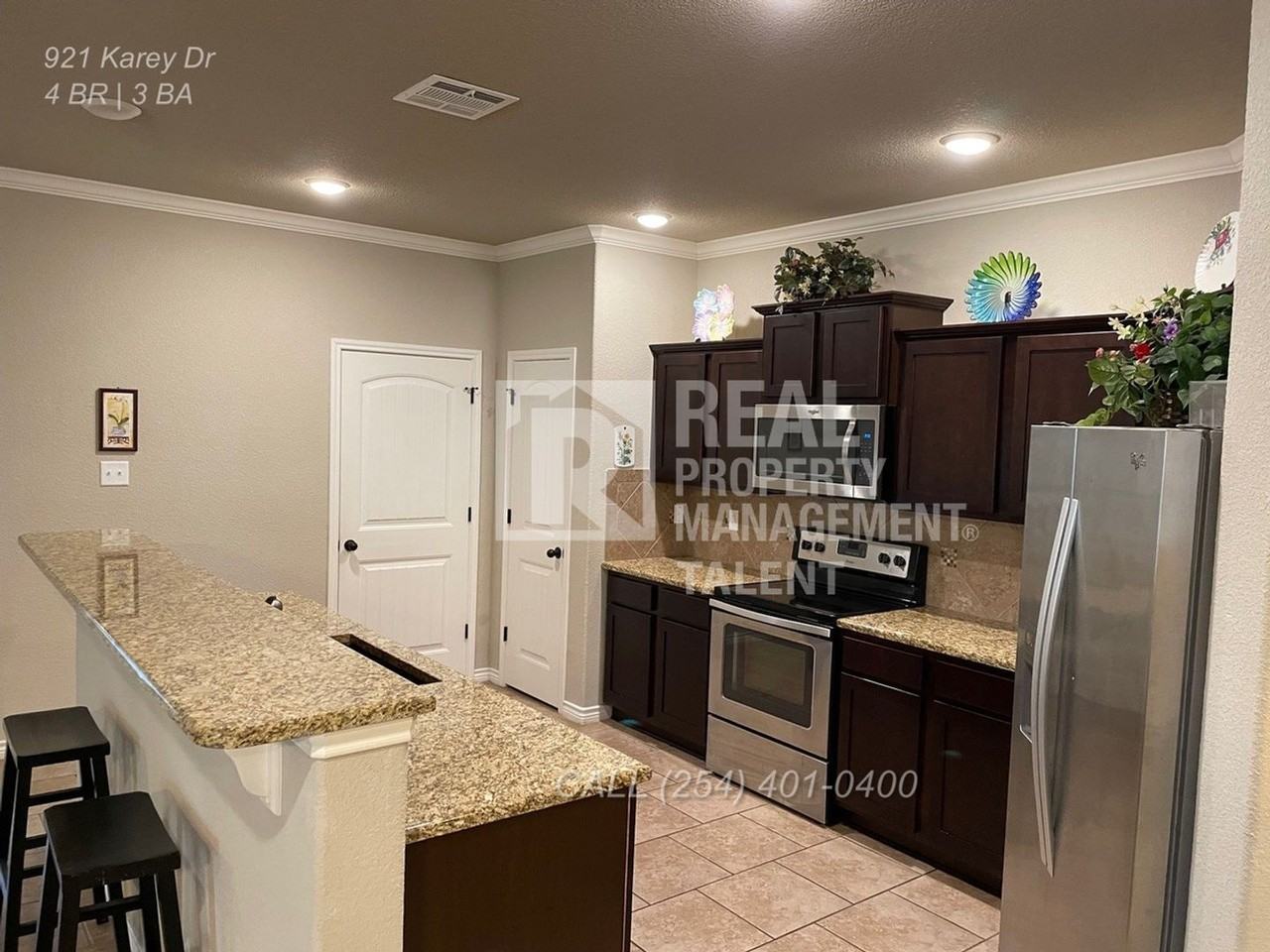 921 Karey Dr - Photo 4 of 19