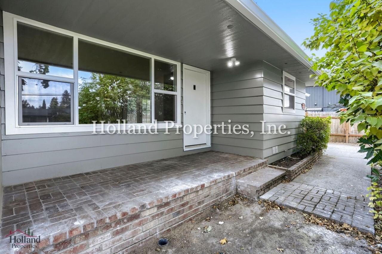 18030 Sw Johnson St - Photo 3 of 18