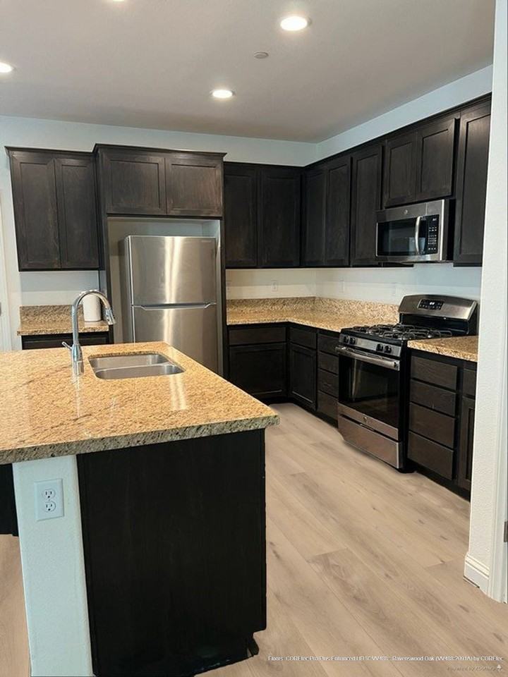 1943 Sterling Pl - Photo 4 of 17