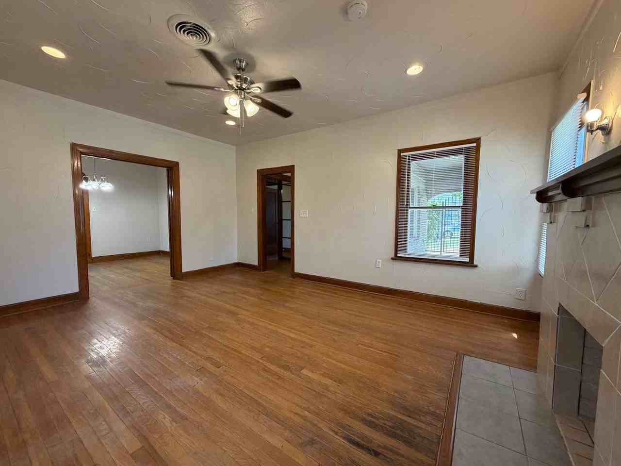 943 E Powell Ave - Photo 6 of 25