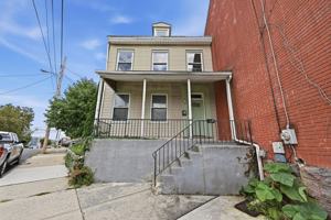 featured image of 916 Walnut Ave