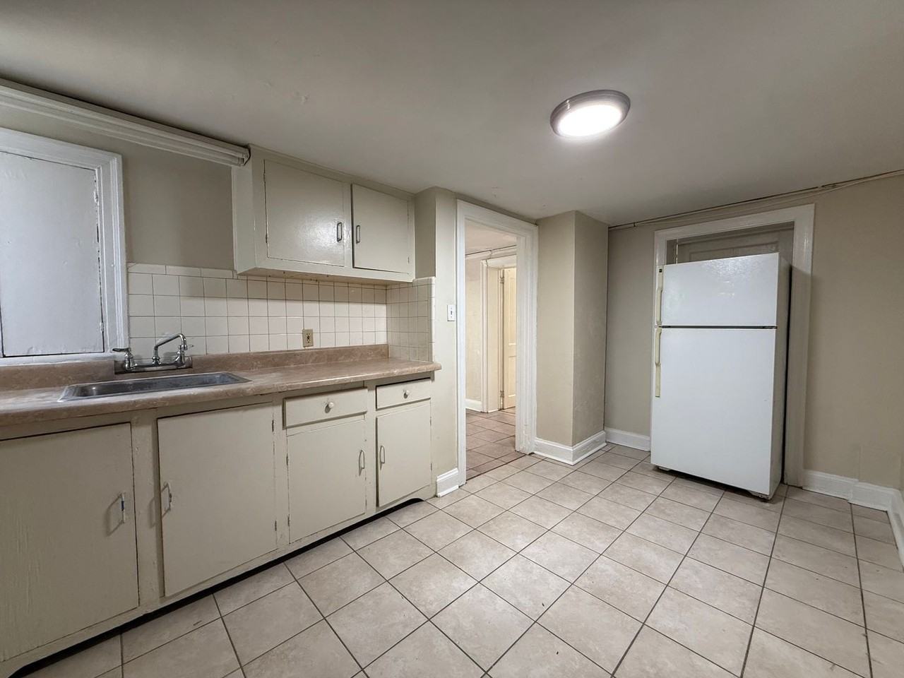 410 E Carolina St - Photo 2 of 9