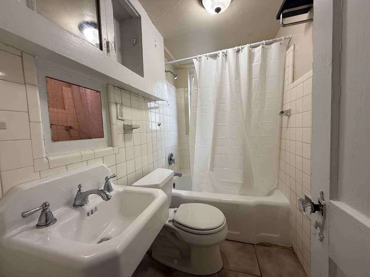 410 E Carolina St - Photo 6 of 9