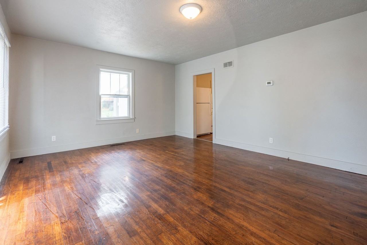 1973 E Cherrystreet Ct - Photo 2 of 17