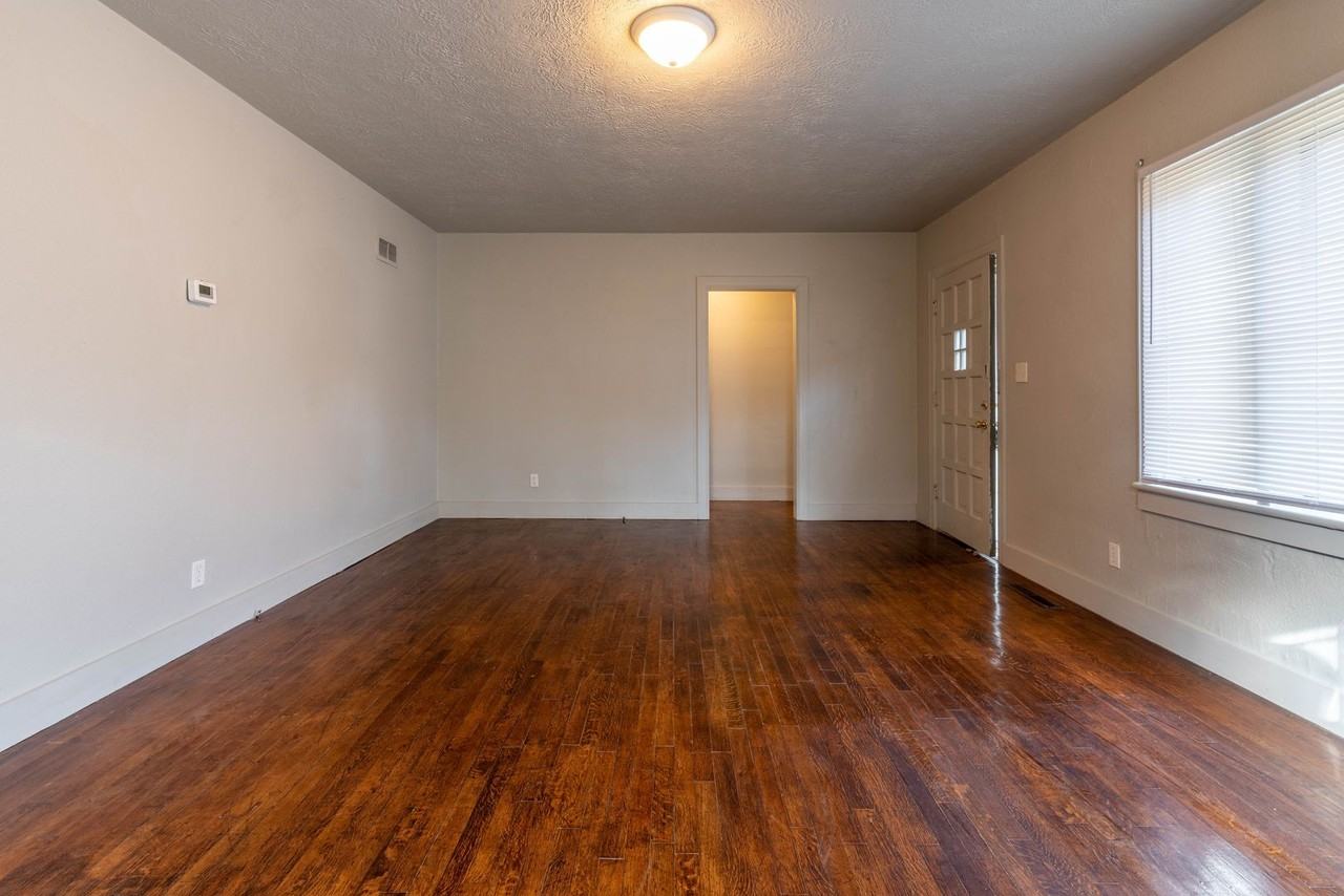1973 E Cherrystreet Ct - Photo 3 of 17