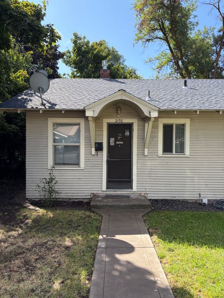 2130 Vine Ave - Photo 2 of 15