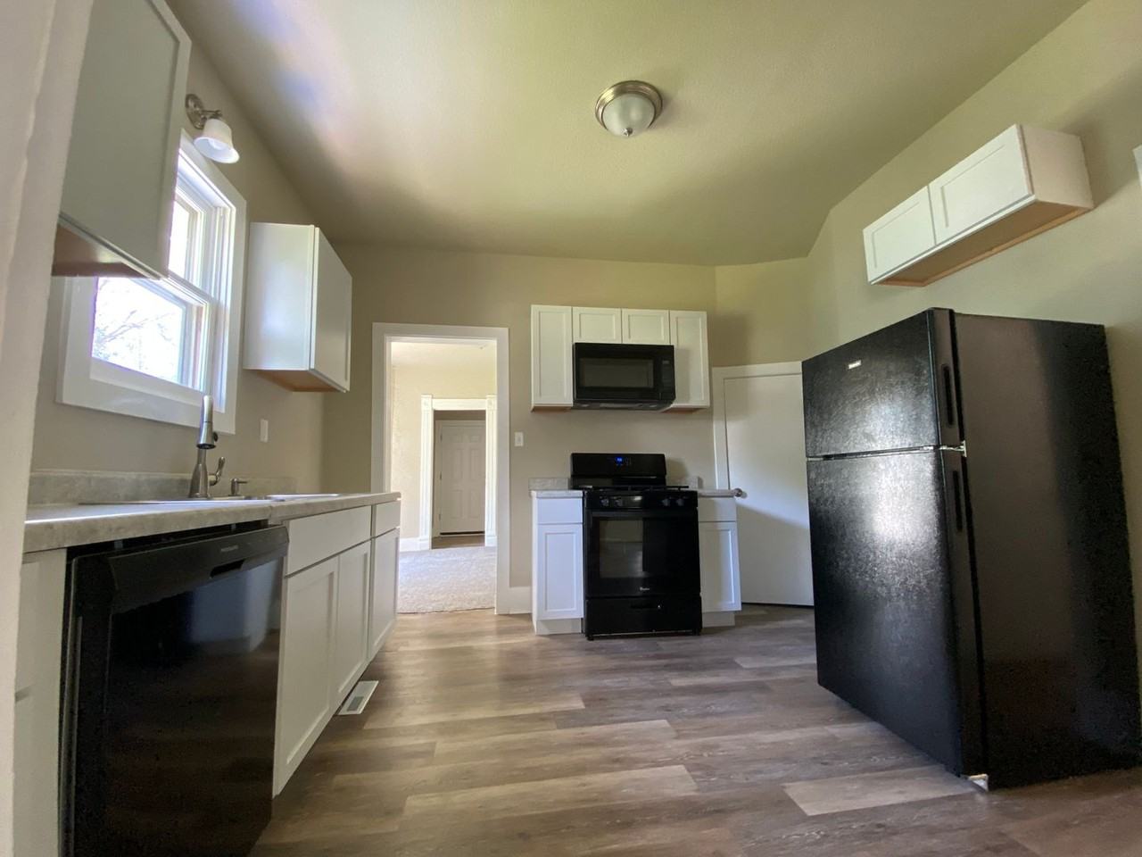 3637 Cornell St - Photo 4 of 10