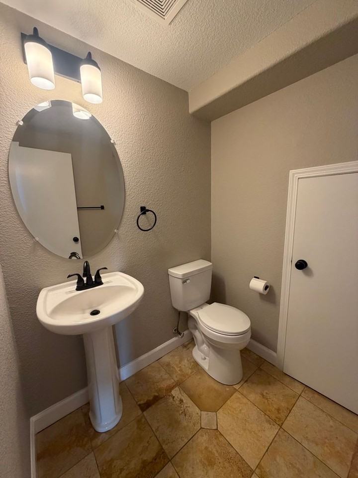 6212 Everest Ct - Photo 3 of 32