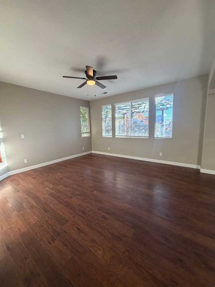 6212 Everest Ct - Photo 4 of 32