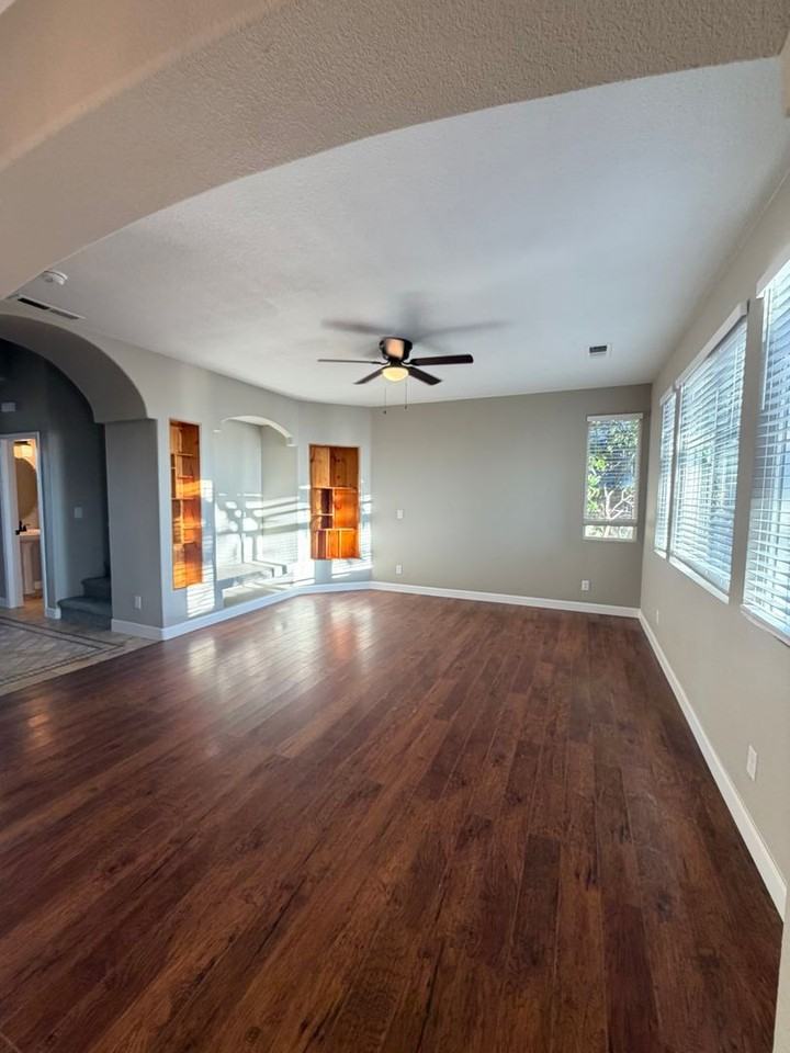6212 Everest Ct - Photo 5 of 32