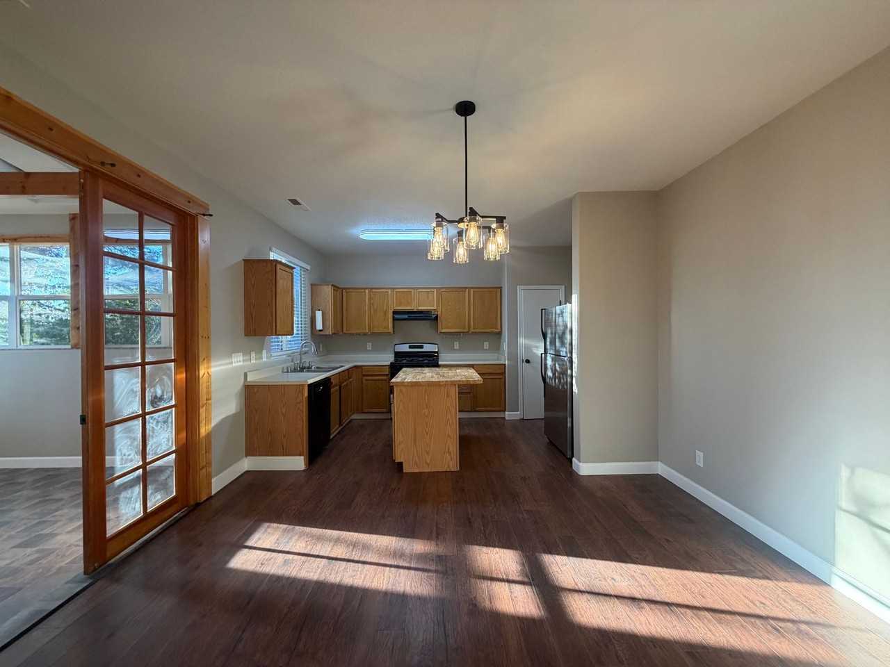 6212 Everest Ct - Photo 7 of 32