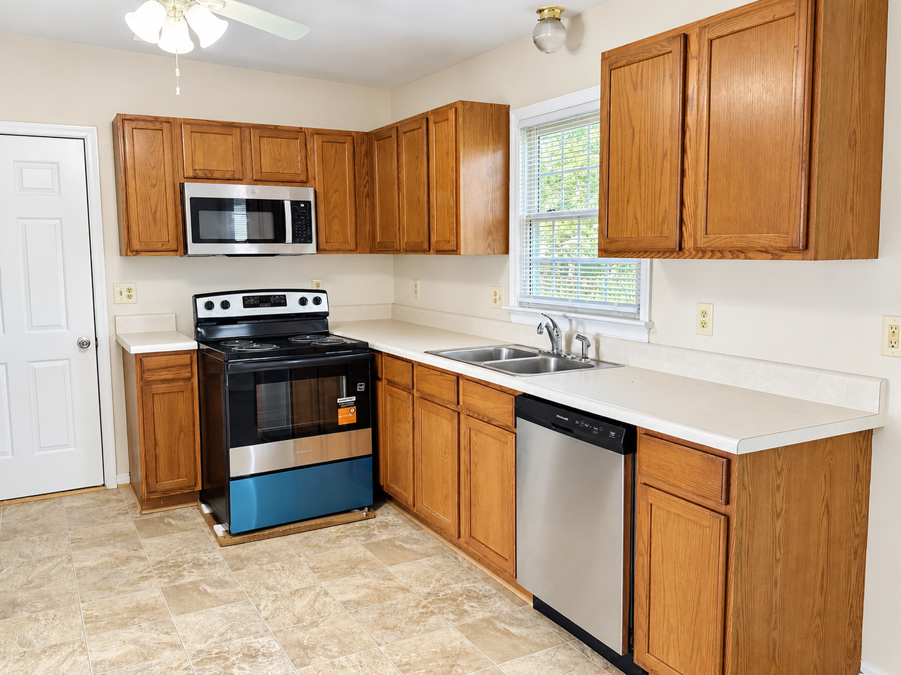 6190 Midnight Dr - Photo 4 of 19