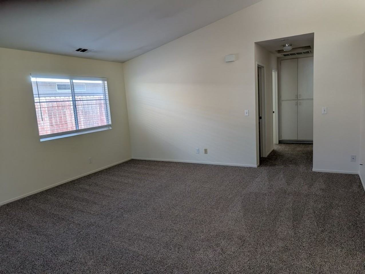 416 Embassy Ave - Photo 3 of 20
