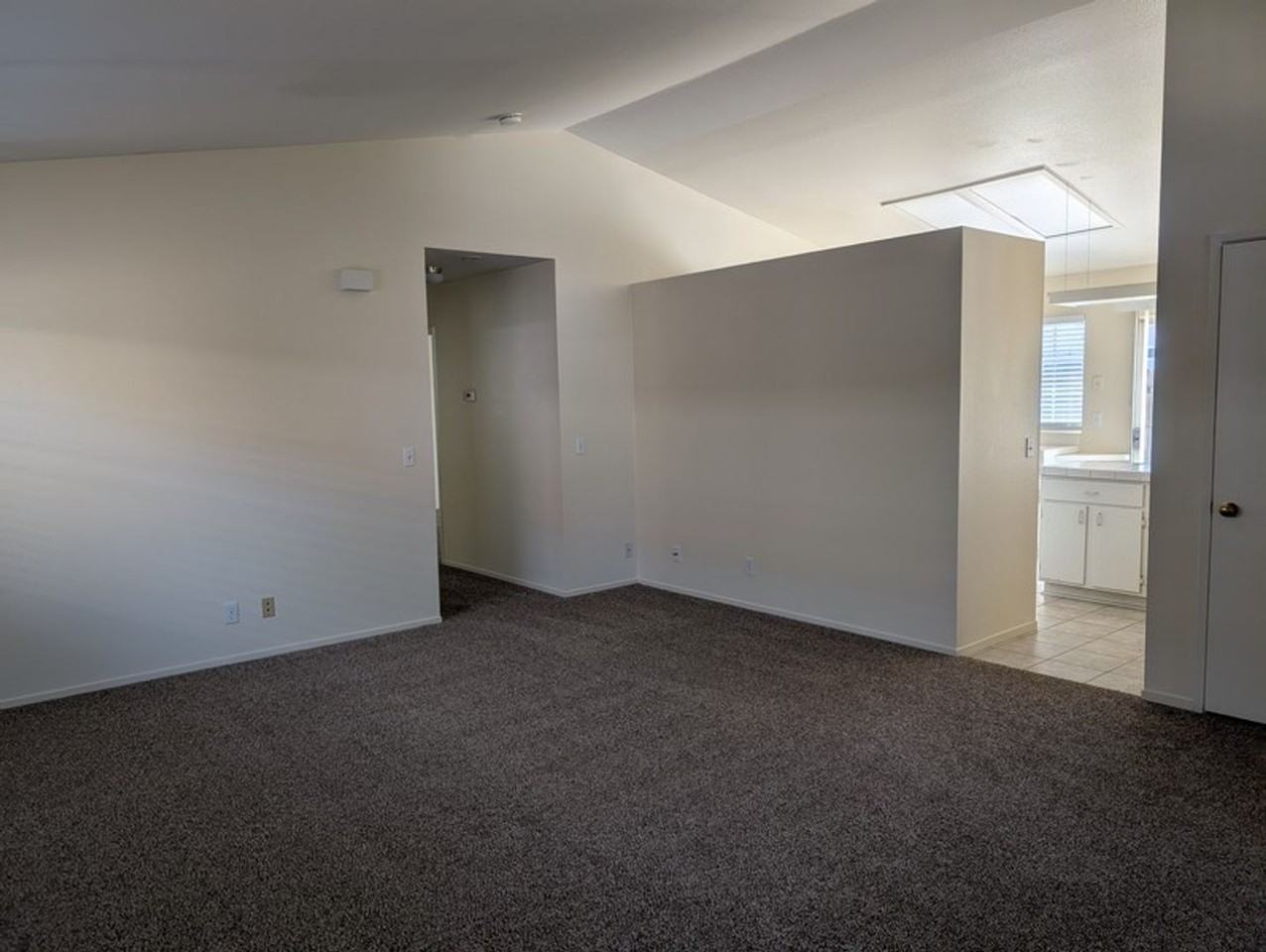 416 Embassy Ave - Photo 4 of 20